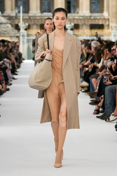 Look 18
